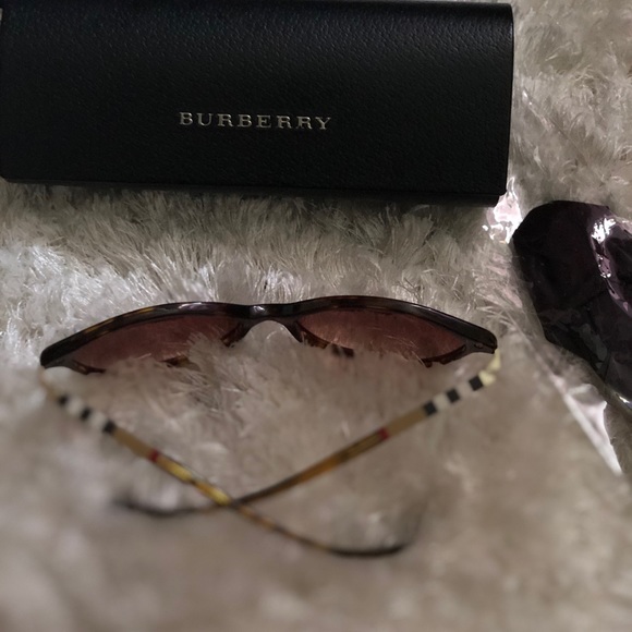 Burberry butterfly sunglasses - Picture 5 of 6